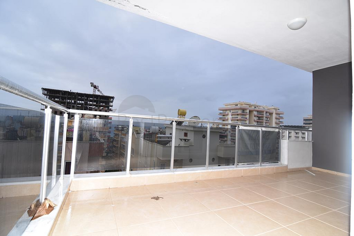 Просторная квартира с одной спальней в Махмутларе