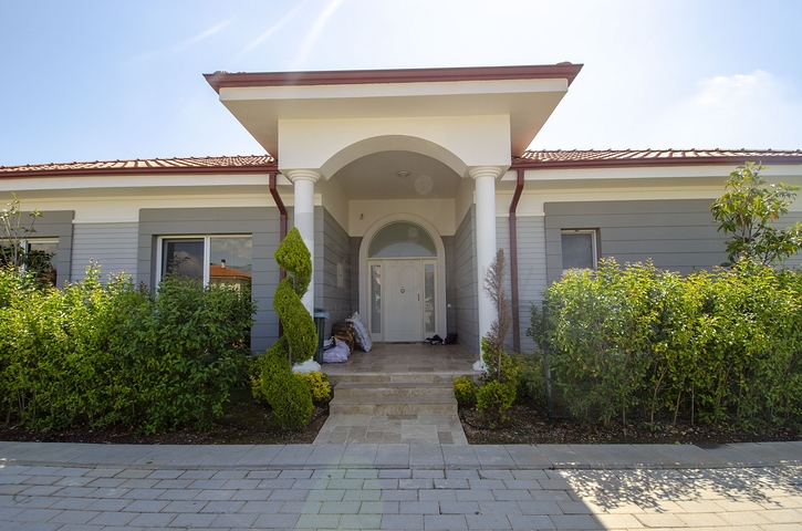 Элитная вилла 4+1 с мебелью в Дошемеальты Анталья