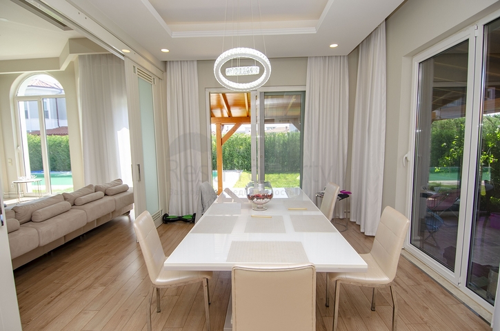 Элитная вилла 4+1 с мебелью в Дошемеальты Анталья