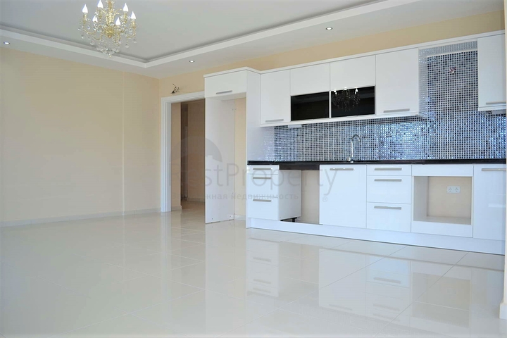 Четырехкомнатная квартира в шаговой доступности от моря