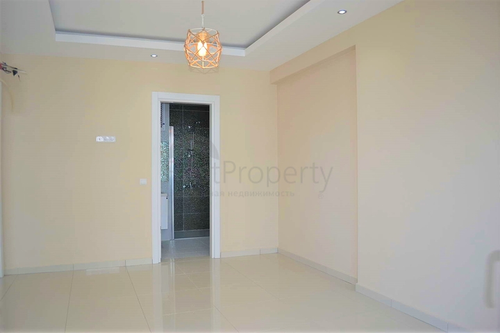 Четырехкомнатная квартира в шаговой доступности от моря