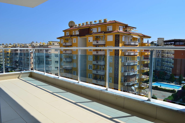 Четырехкомнатная квартира в шаговой доступности от моря