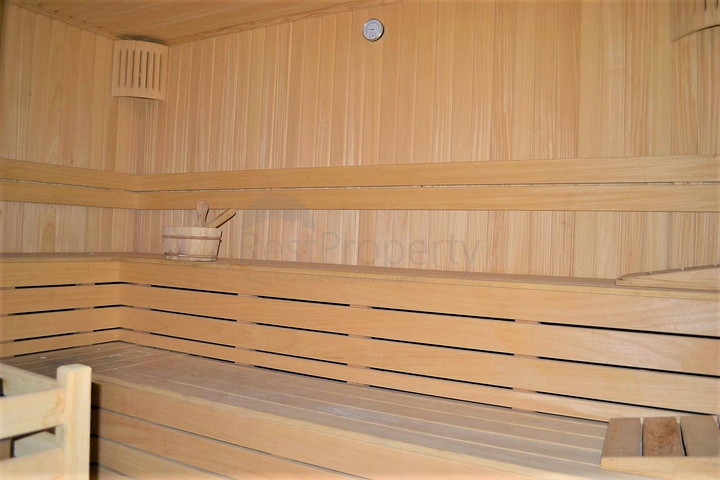 Четырехкомнатная квартира в шаговой доступности от моря