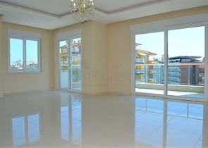 Четырехкомнатная квартира в шаговой доступности от моря