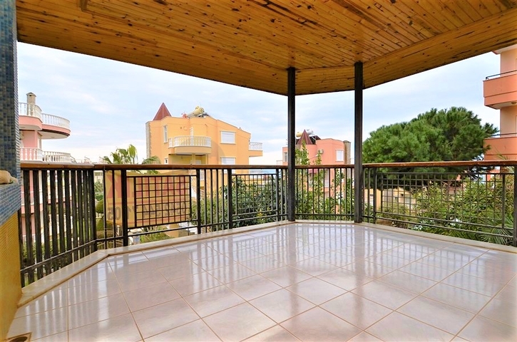 Большая вилла в шаговой доступности от моря в Кестеле