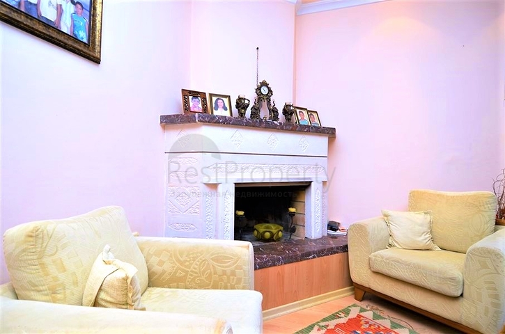 Большая вилла в шаговой доступности от моря в Кестеле