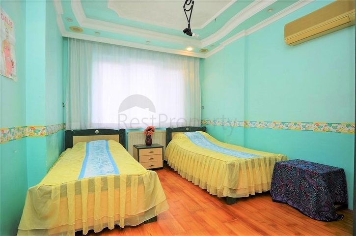 Большая вилла в шаговой доступности от моря в Кестеле