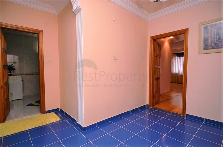 Большая вилла в шаговой доступности от моря в Кестеле