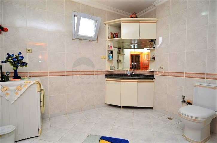 Большая вилла в шаговой доступности от моря в Кестеле