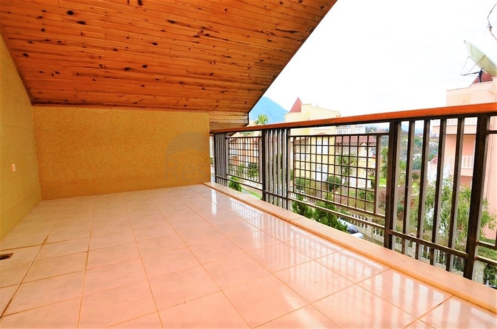 Большая вилла в шаговой доступности от моря в Кестеле