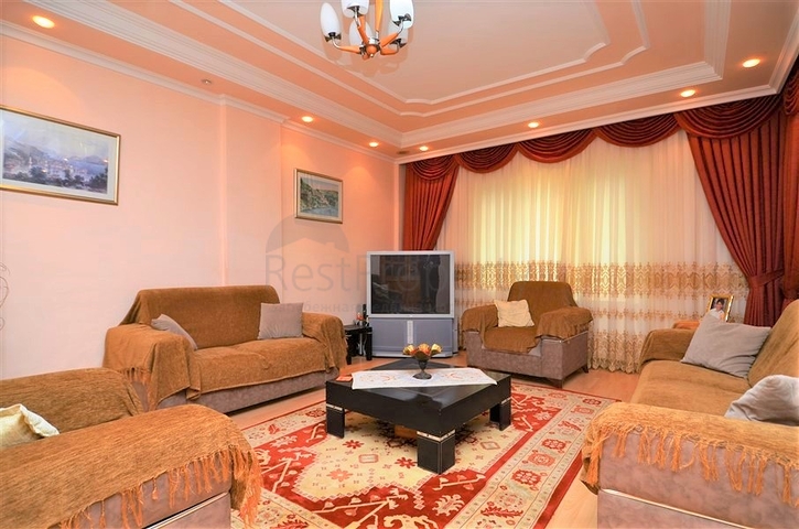 Большая вилла в шаговой доступности от моря в Кестеле