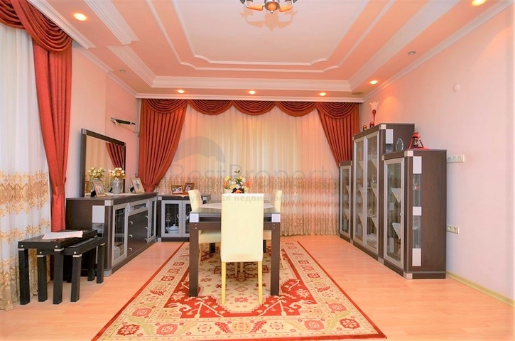 Большая вилла в шаговой доступности от моря в Кестеле