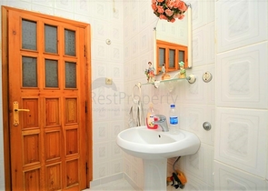 Большая вилла в шаговой доступности от моря в Кестеле