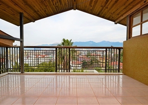 Большая вилла в шаговой доступности от моря в Кестеле