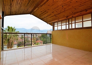 Большая вилла в шаговой доступности от моря в Кестеле