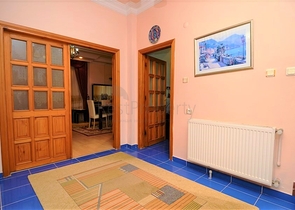 Большая вилла в шаговой доступности от моря в Кестеле