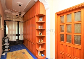 Большая вилла в шаговой доступности от моря в Кестеле