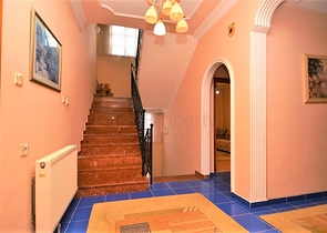 Большая вилла в шаговой доступности от моря в Кестеле