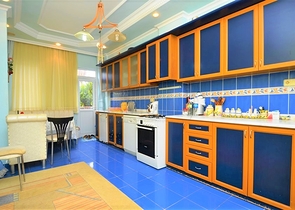 Большая вилла в шаговой доступности от моря в Кестеле