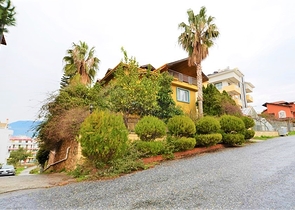 Большая вилла в шаговой доступности от моря в Кестеле