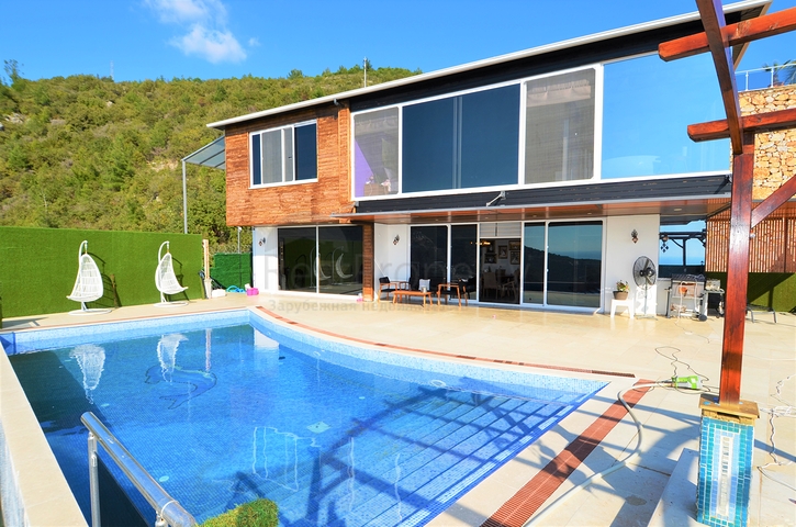 Отдельностоящая вилла с видом на крепость в центре Алании