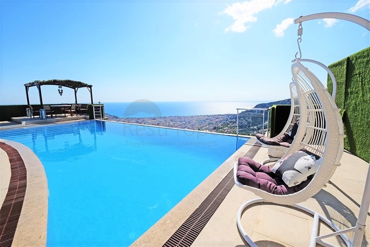 Отдельностоящая вилла с видом на крепость в центре Алании