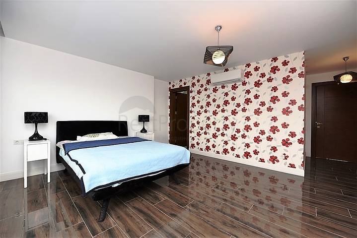 Отдельностоящая вилла с видом на крепость в центре Алании