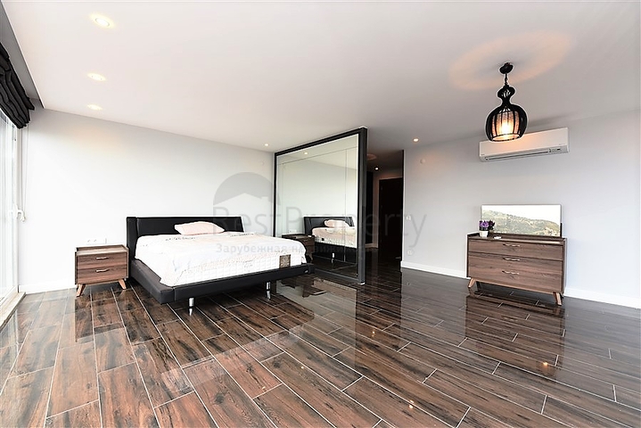 Отдельностоящая вилла с видом на крепость в центре Алании