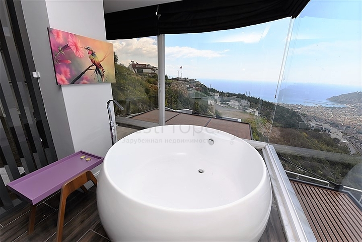 Отдельностоящая вилла с видом на крепость в центре Алании