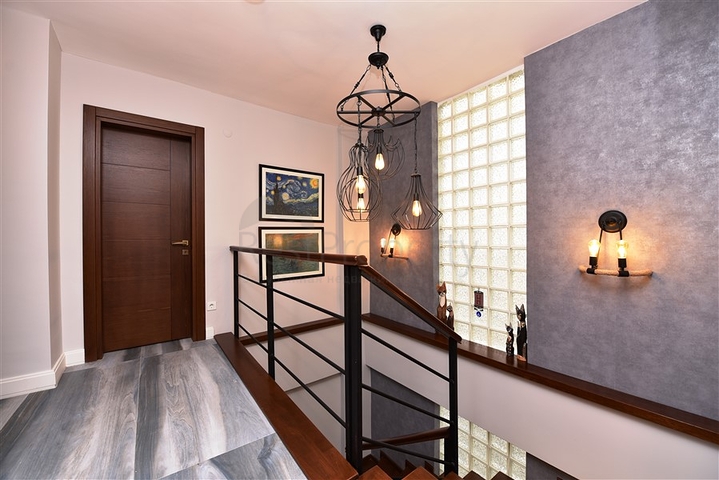 Отдельностоящая вилла с видом на крепость в центре Алании