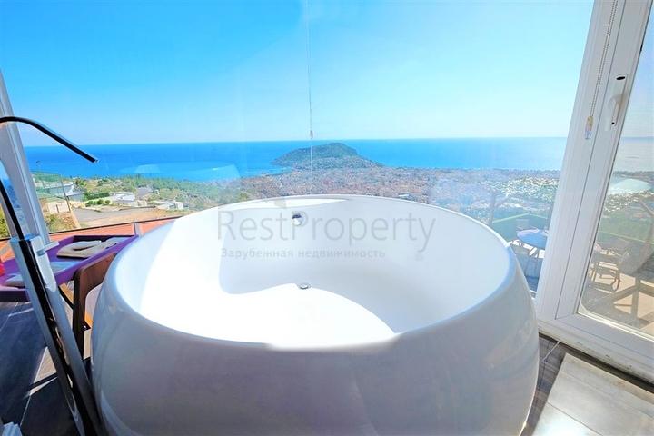 Отдельностоящая вилла с видом на крепость в центре Алании