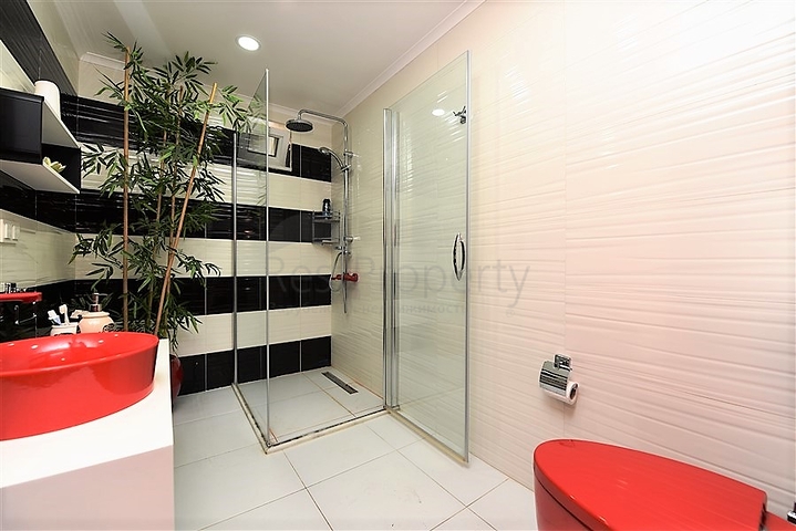 Отдельностоящая вилла с видом на крепость в центре Алании