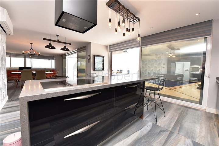 Отдельностоящая вилла с видом на крепость в центре Алании