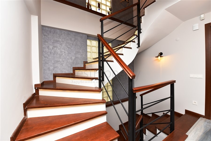 Отдельностоящая вилла с видом на крепость в центре Алании