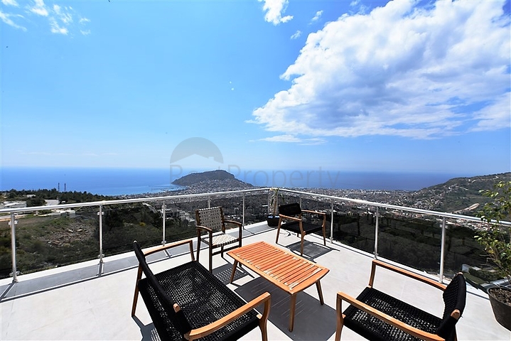 Отдельностоящая вилла с видом на крепость в центре Алании