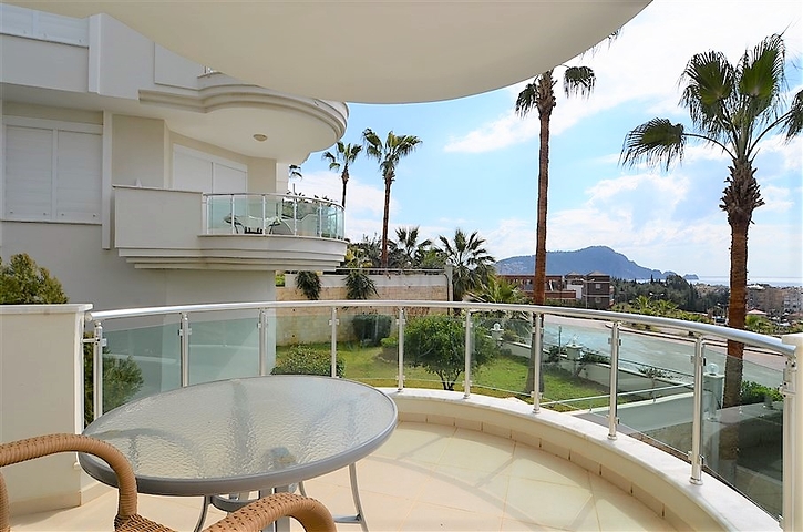 Меблированная квартира с двумя спальнями в центре Алании