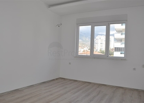 Трехкомнатная квартира в благоустроенном комплексе Махмутлара