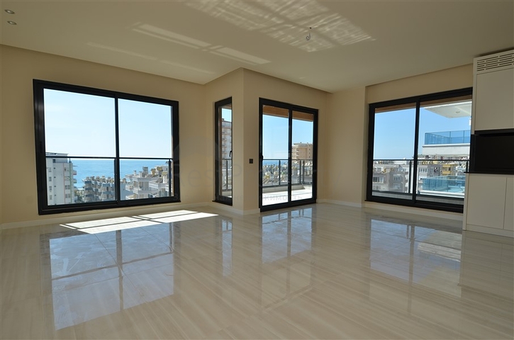 Просторный пентхаус с видом на море в районе Махмутлар