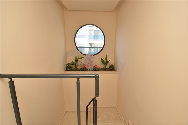 Просторный пентхаус с видом на море в районе Махмутлар