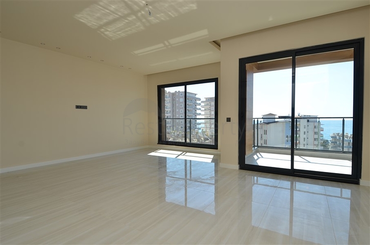 Просторный пентхаус с видом на море в районе Махмутлар