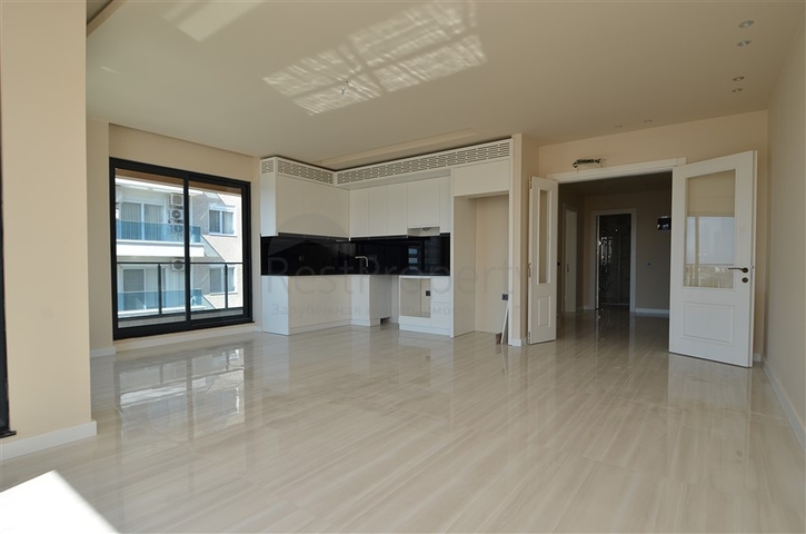 Просторный пентхаус с видом на море в районе Махмутлар