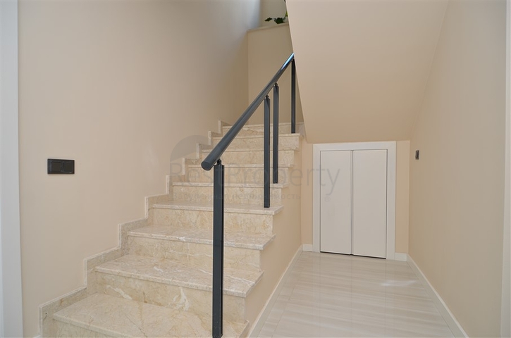 Просторный пентхаус с видом на море в районе Махмутлар