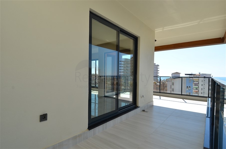 Просторный пентхаус с видом на море в районе Махмутлар