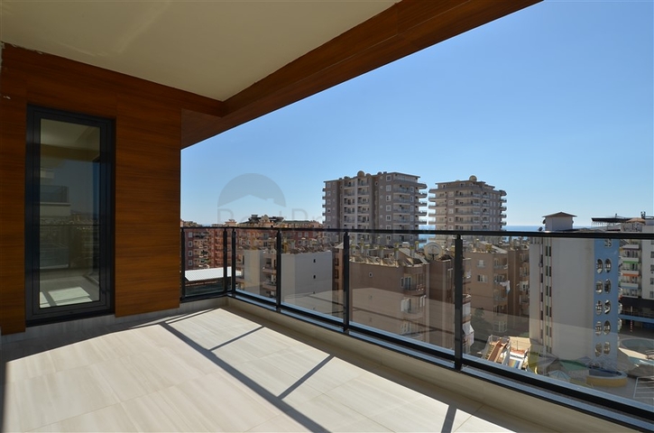 Просторный пентхаус с видом на море в районе Махмутлар