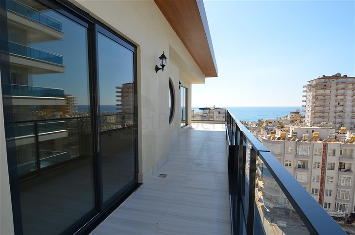 Просторный пентхаус с видом на море в районе Махмутлар