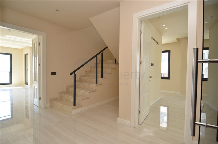 Просторный пентхаус с видом на море в районе Махмутлар