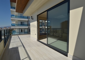 Просторный пентхаус с видом на море в районе Махмутлар