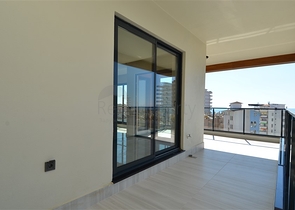 Просторный пентхаус с видом на море в районе Махмутлар