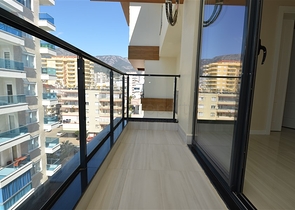 Просторный пентхаус с видом на море в районе Махмутлар