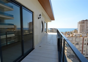 Просторный пентхаус с видом на море в районе Махмутлар